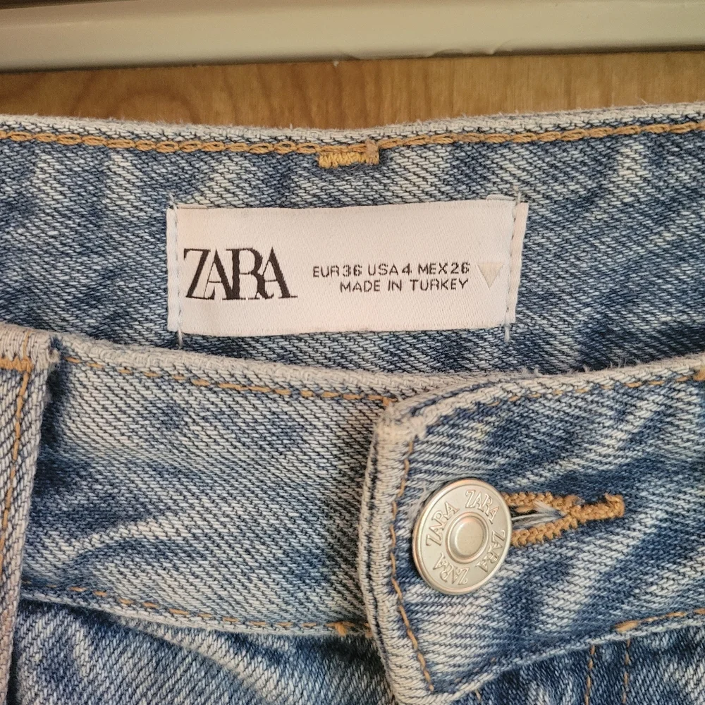 Zara Light Blue Denim Jeans Natural Hem Size 4 - Picture 2 of 4